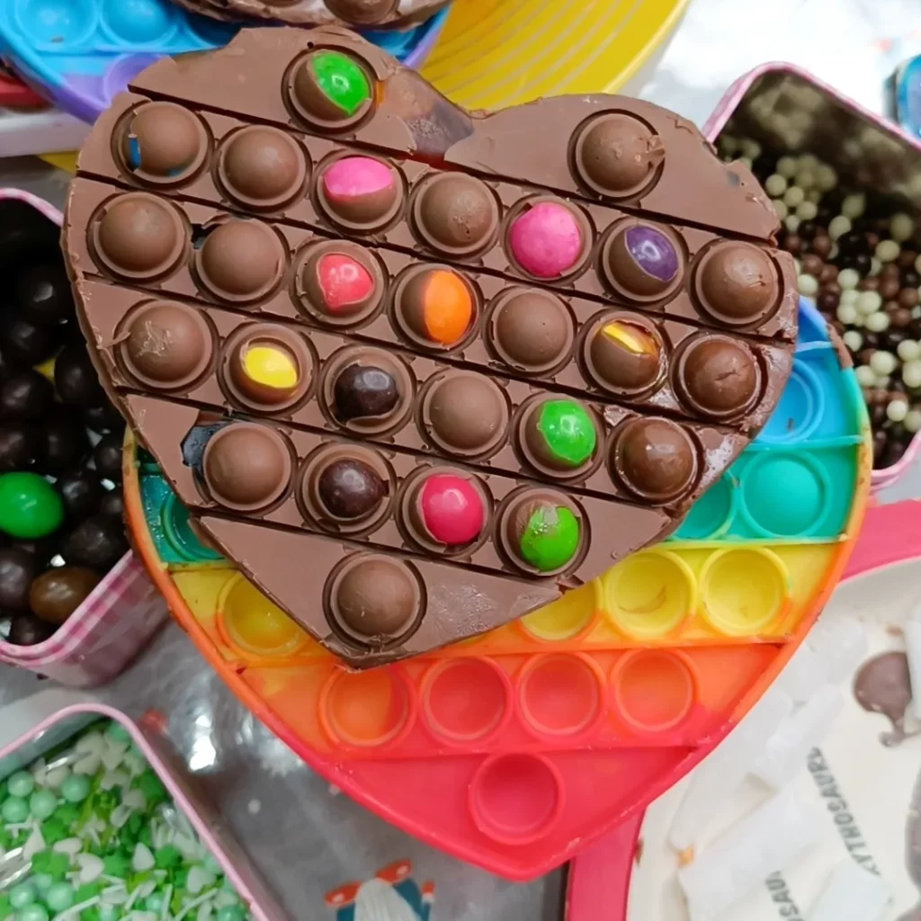 Готовий шоколадний поп іт з майстер-класу Творчої мозаїки