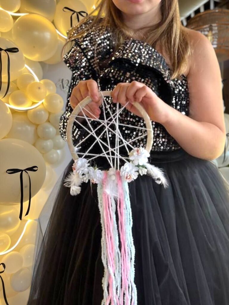 Ловець снів ручної роботи, створений на творчому майстер-класі від «Творчої Мозаїки».