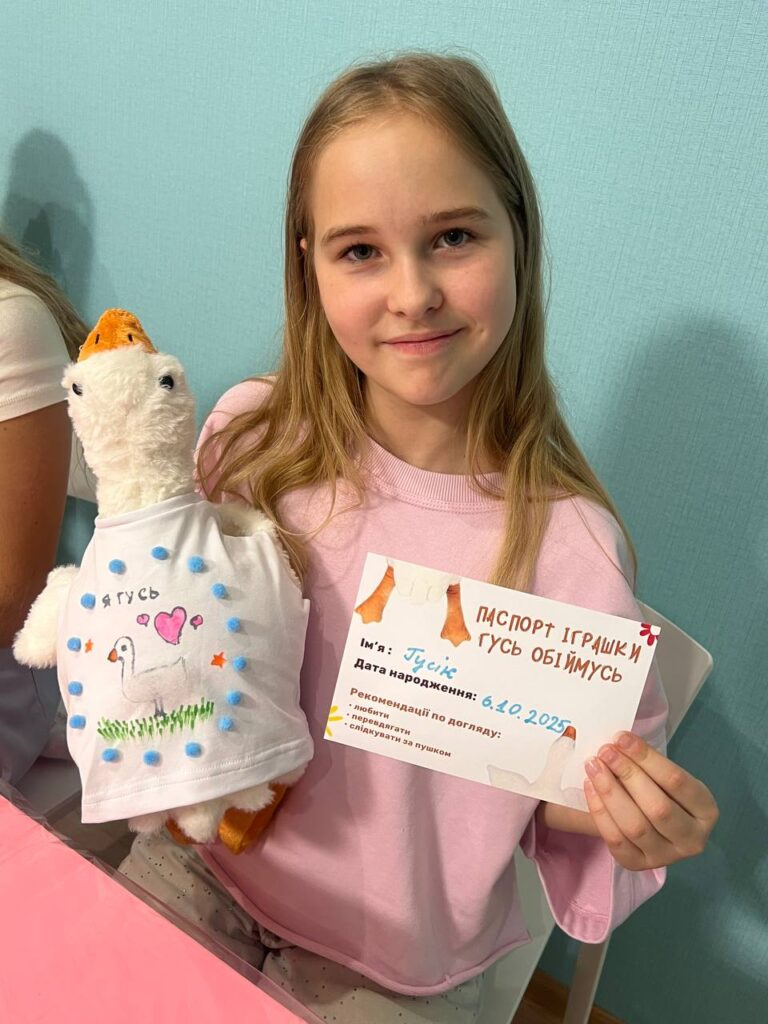 Іграшка гусь обіймусь з паспортом від Творчої мозаїки