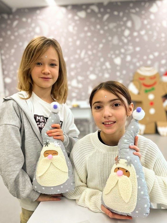 Готовий різдвяний Санта-гном, зроблений власноруч на майстер-класі «Творчої Мозаїки».