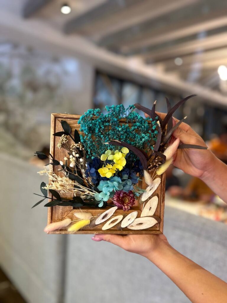 Колекція картин із сухоцвітів — унікальні вироби ручної роботи після майстер-класу з флористичного декору.