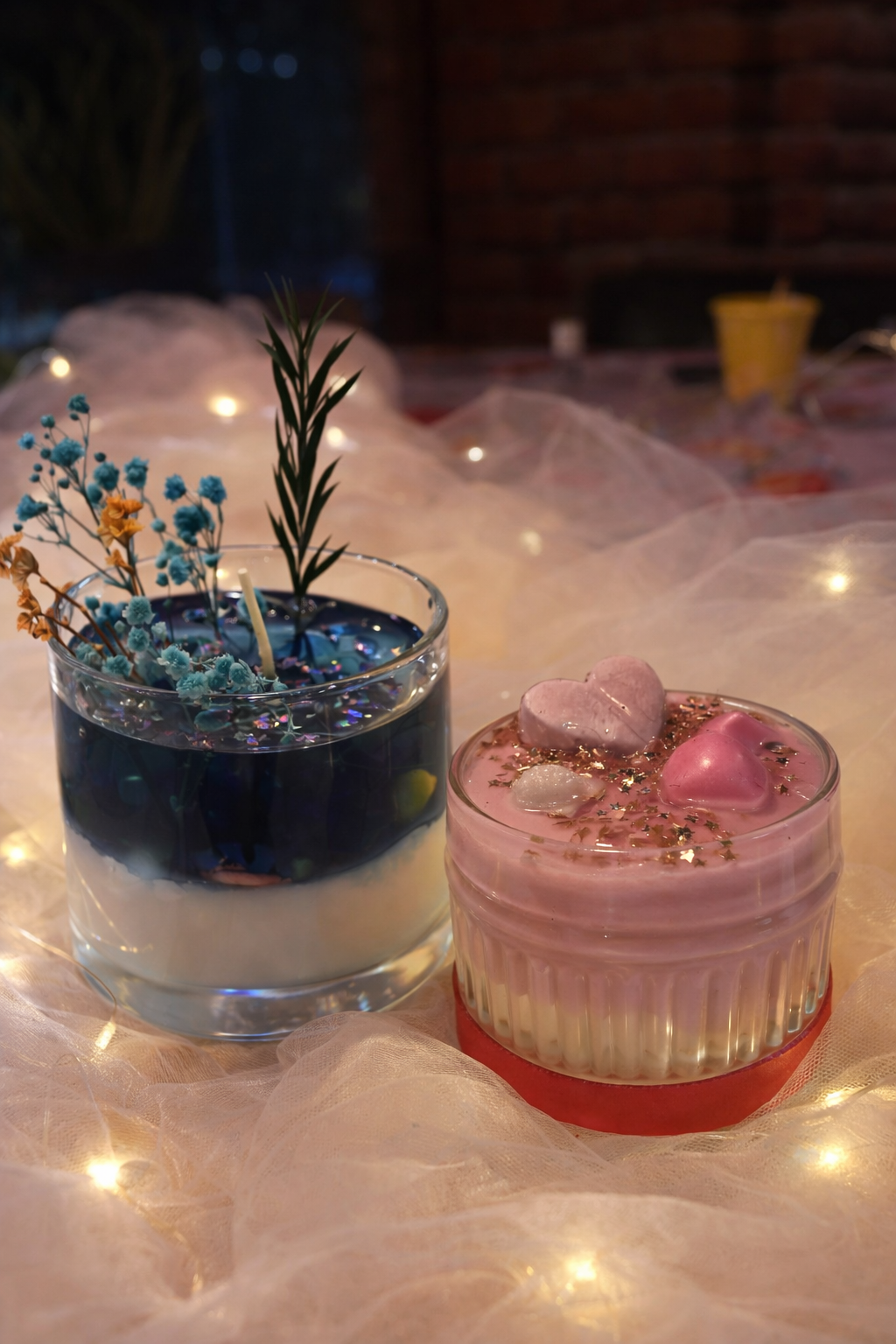 Дві свічки з соєвого воску на майстер-класі від Творчої мозаїки