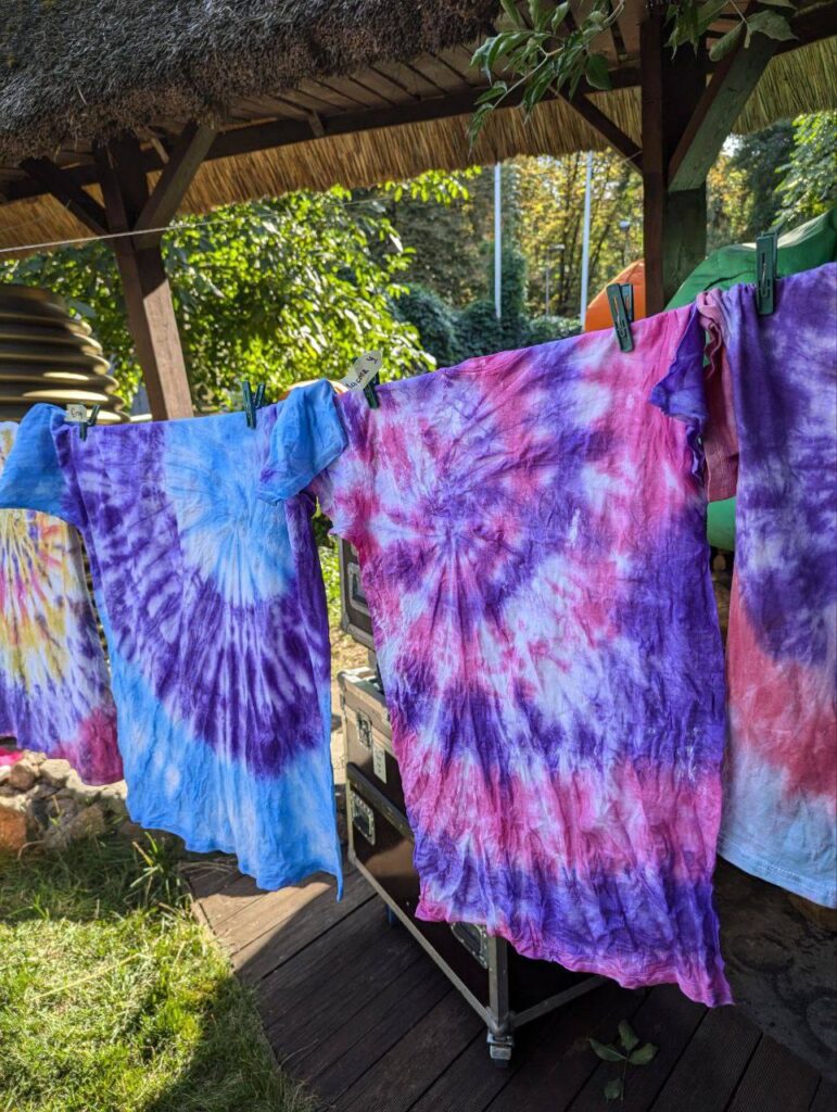 Тай дай футболки після майстер-класу від Творчої мозаїки