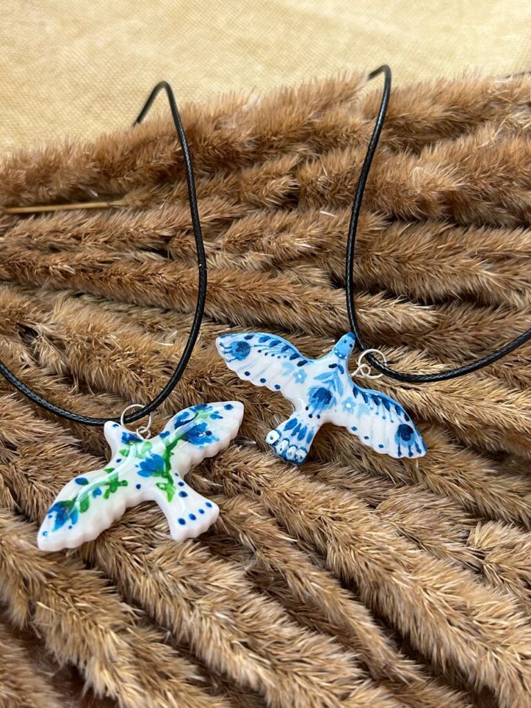 Розпис горлиць на майстер-класі від творчої мозаїки